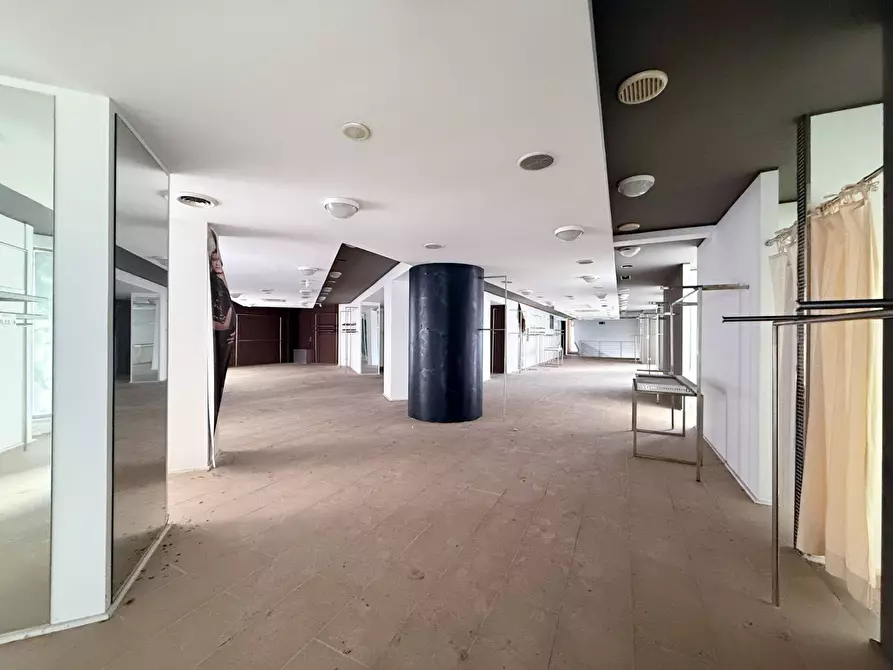 Immagine 6 di Locale commerciale in affitto  in Via Mosco 70 a Siracusa