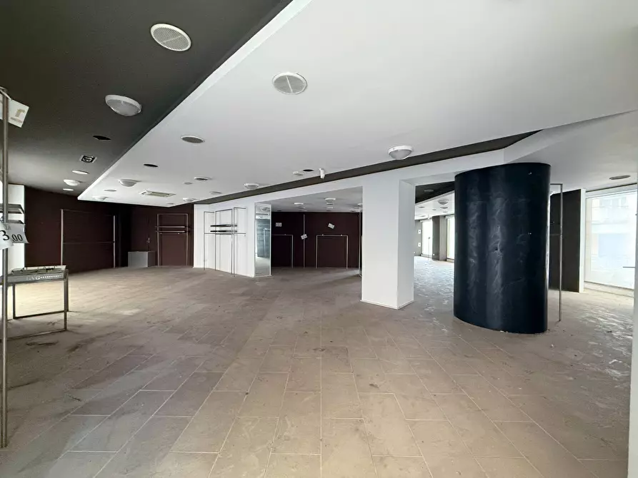 Immagine 8 di Locale commerciale in affitto  in Via Mosco 70 a Siracusa