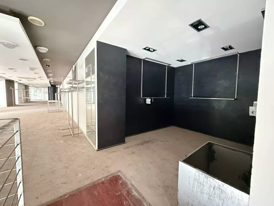 Immagine 11 di Locale commerciale in affitto  in Via Mosco 70 a Siracusa