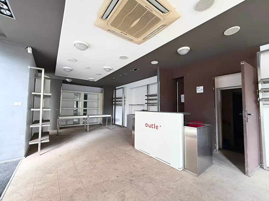 Immagine 16 di Locale commerciale in affitto  in Via Mosco 70 a Siracusa