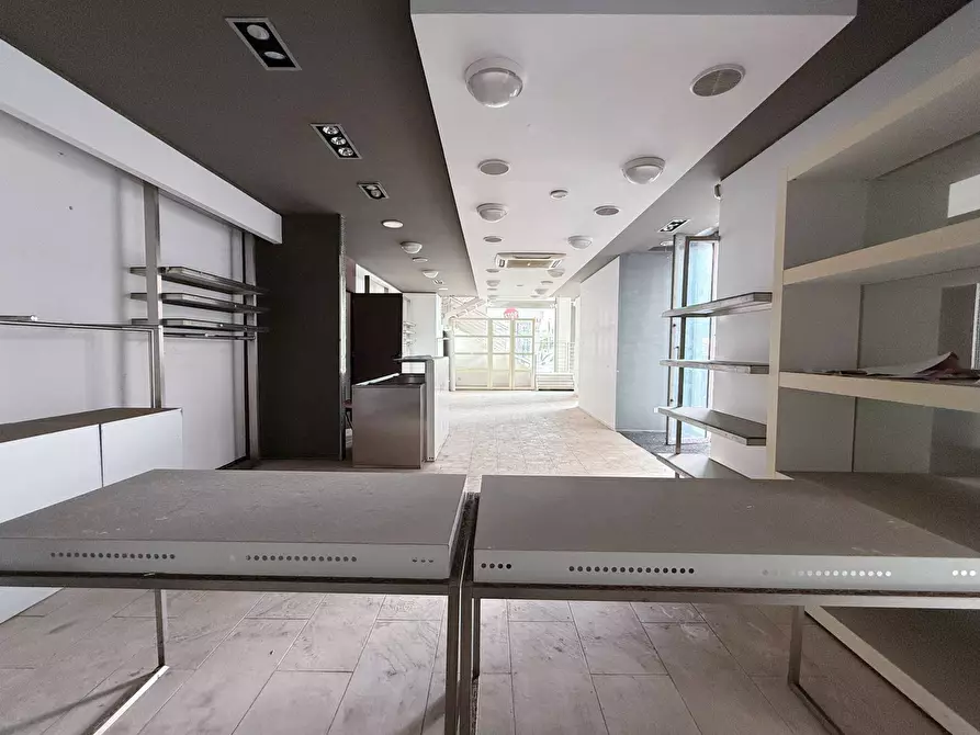 Immagine 17 di Locale commerciale in affitto  in Via Mosco 70 a Siracusa