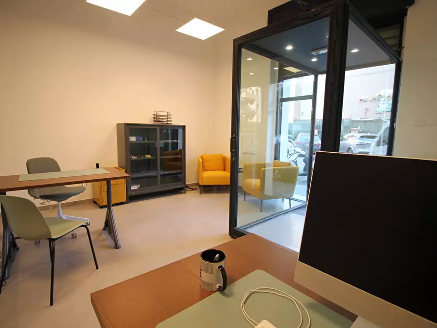 Immagine 5 di Negozio in vendita  in Via Giuseppe Di Natale a Siracusa