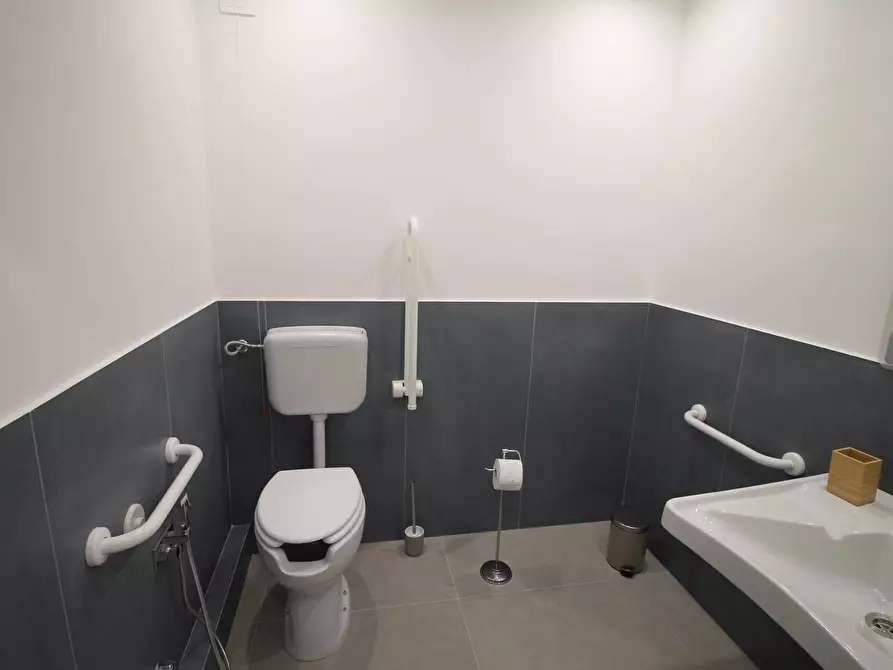 Immagine 6 di Negozio in vendita  in Via Giuseppe Di Natale a Siracusa