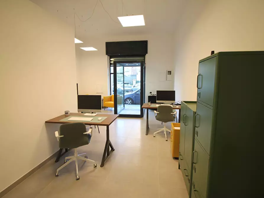 Immagine 9 di Negozio in vendita  in Via Giuseppe Di Natale a Siracusa