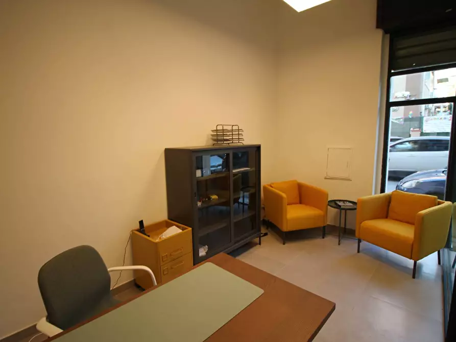 Immagine 11 di Negozio in vendita  in Via Giuseppe Di Natale a Siracusa