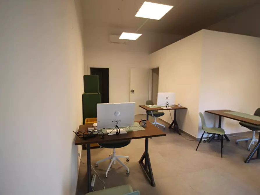 Immagine 12 di Negozio in vendita  in Via Giuseppe Di Natale a Siracusa