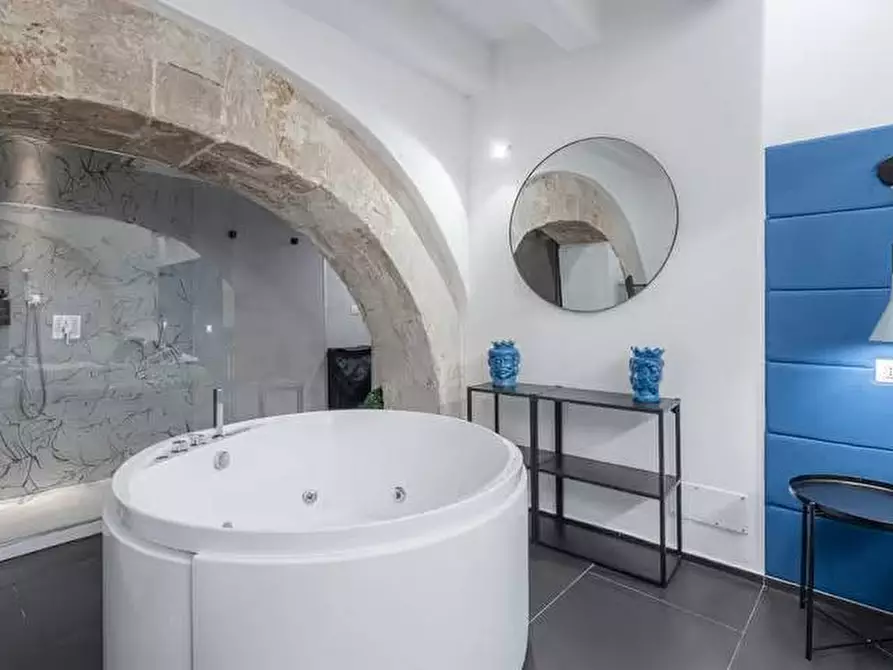 Immagine 5 di Appartamento in vendita  in Piazza Del Precursore a Siracusa