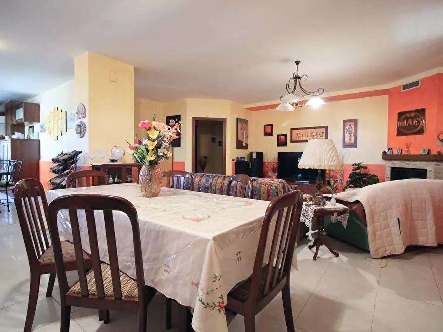 Immagine 4 di Villa in vendita  in Viale Garrone a Siracusa