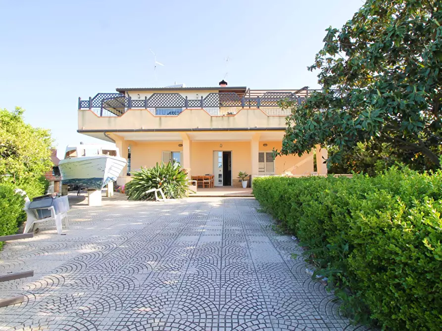 Immagine 5 di Villa in vendita  in Viale Garrone a Siracusa