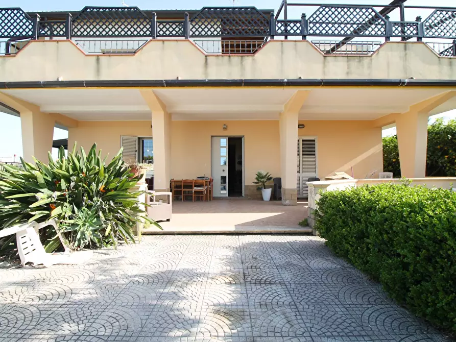 Immagine 3 di Villa in vendita  in Viale Garrone a Siracusa