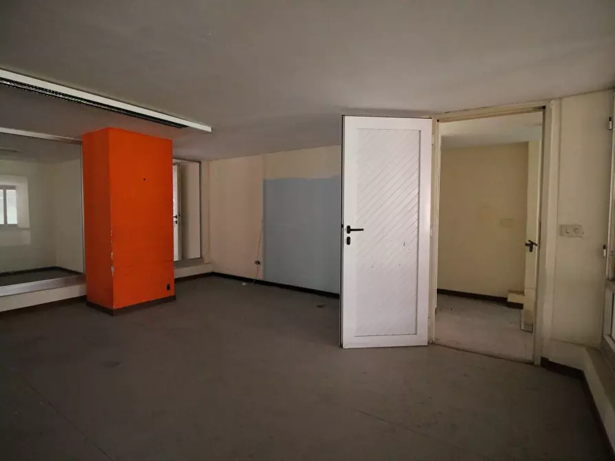 Immagine 4 di Negozio in vendita  in Viale Montedoro a Siracusa