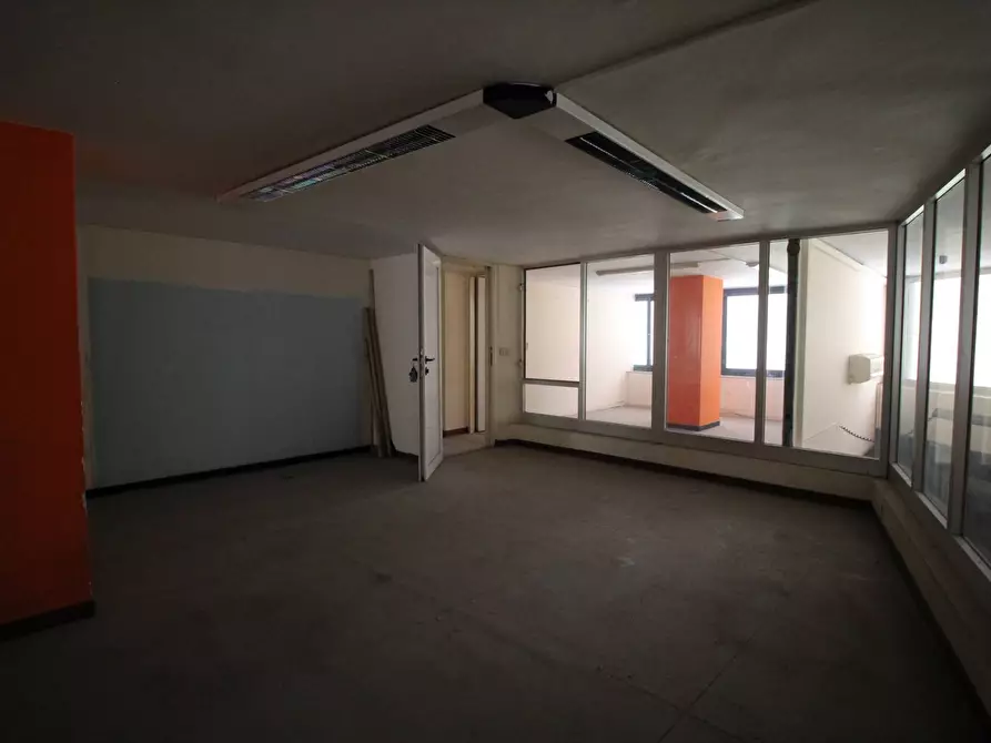 Immagine 6 di Negozio in vendita  in Viale Montedoro a Siracusa