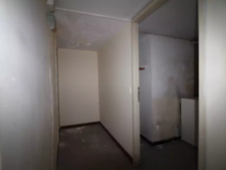 Immagine 7 di Negozio in vendita  in Viale Montedoro a Siracusa