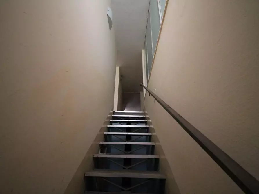 Immagine 10 di Negozio in vendita  in Viale Montedoro a Siracusa