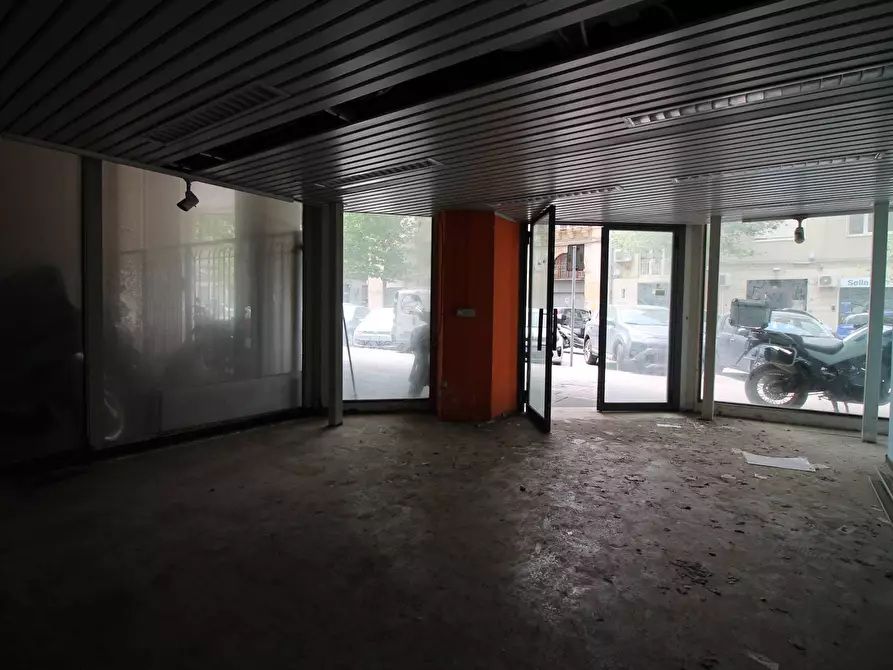 Immagine 14 di Negozio in vendita  in Viale Montedoro a Siracusa