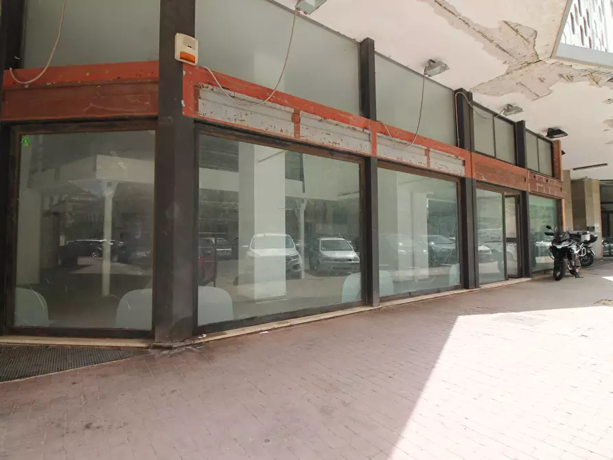 Immagine 1 di Negozio in vendita  in Viale Montedoro a Siracusa