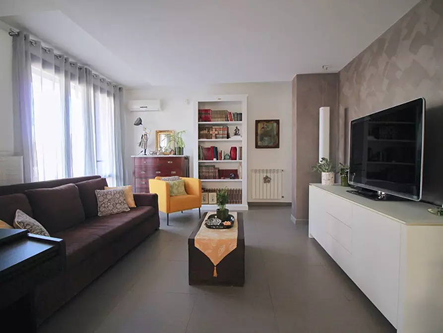 Immagine 5 di Villa in vendita  in Via Mons. Alfio Inserra a Siracusa