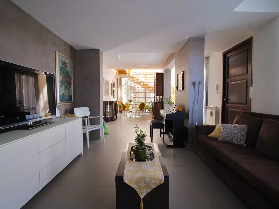 Immagine 1 di Villa in vendita  in Via Mons. Alfio Inserra a Siracusa