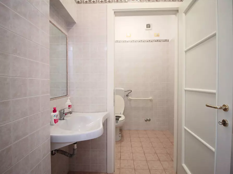 Immagine 4 di Ufficio in vendita  in Via Matteo Beneventano del Bosco a Siracusa