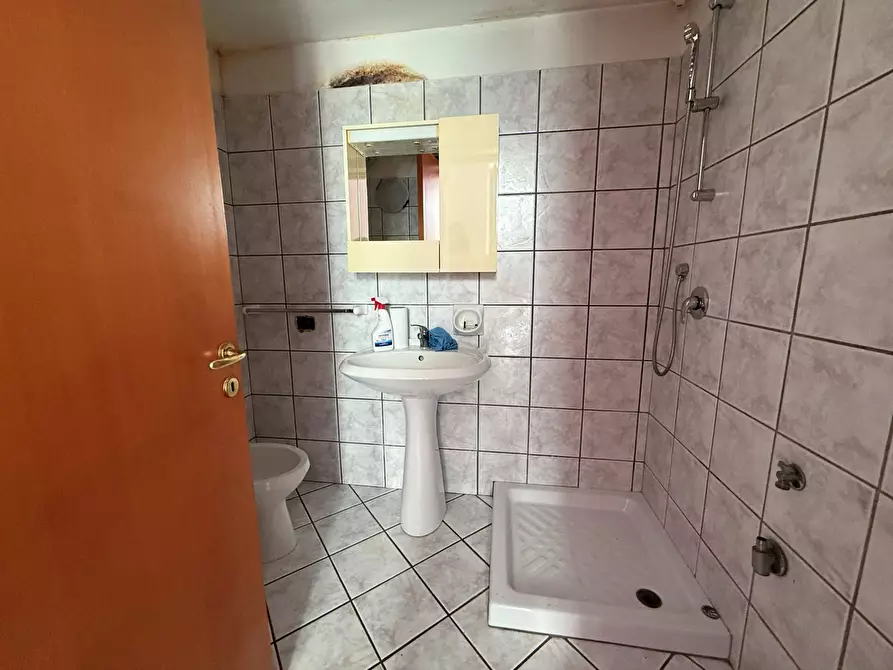 Immagine 3 di Locale commerciale in vendita  in Via Giovanni Aurispa a Augusta