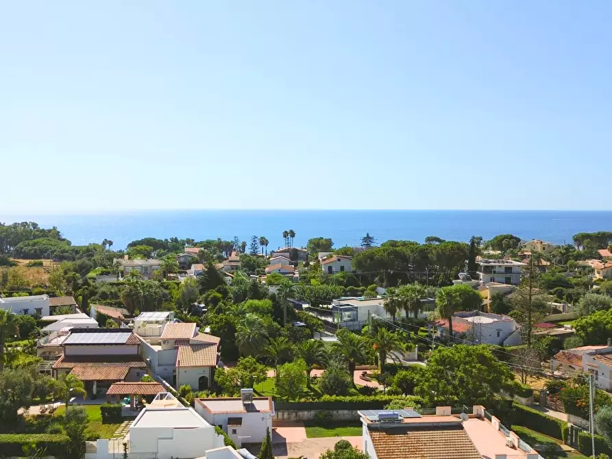 Immagine 2 di Villa in vendita  in Via Lago Maggiore a Siracusa