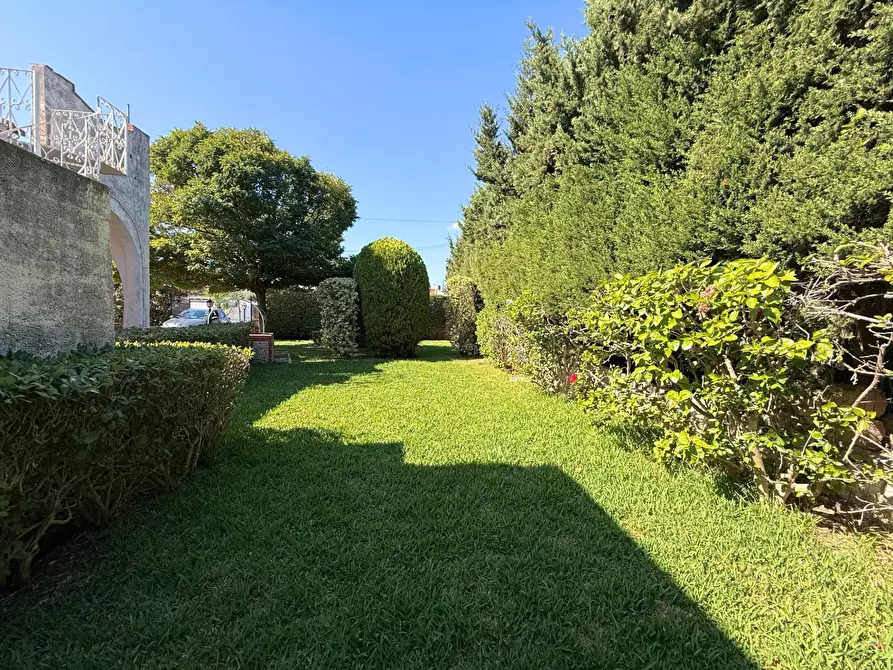 Immagine 38 di Villa in vendita  in Via Lago Maggiore a Siracusa