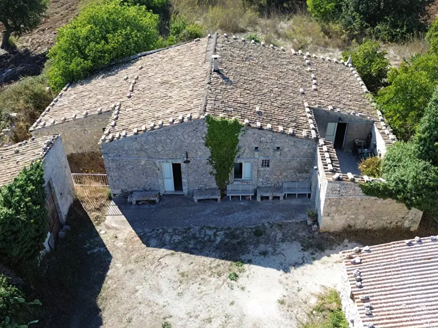 Immagine 1 di Villa in vendita  in Contrada Mezzo Gregorio a Noto