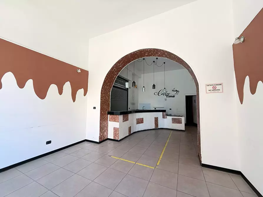 Immagine 2 di Locale commerciale in vendita  in Via Filisto a Siracusa