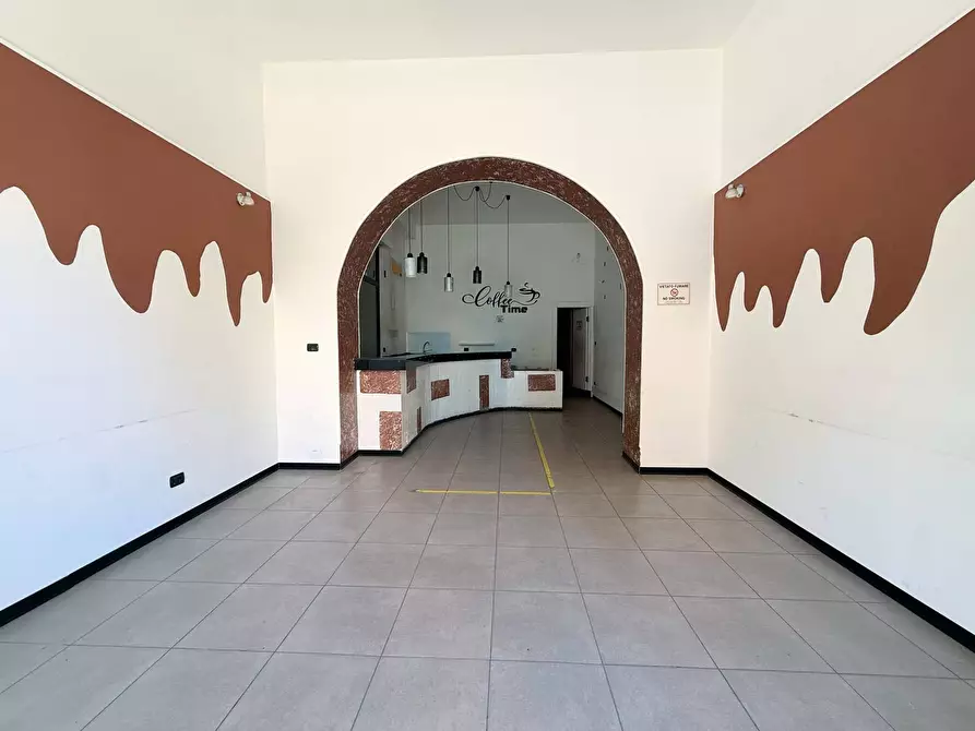 Immagine 4 di Locale commerciale in vendita  in Via Filisto a Siracusa