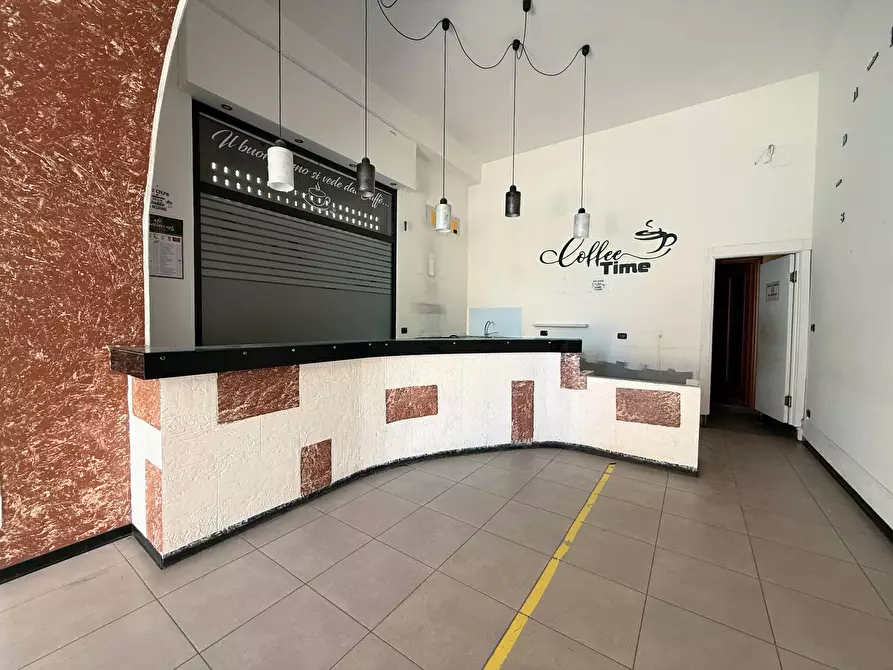 Immagine 5 di Locale commerciale in vendita  in Via Filisto a Siracusa