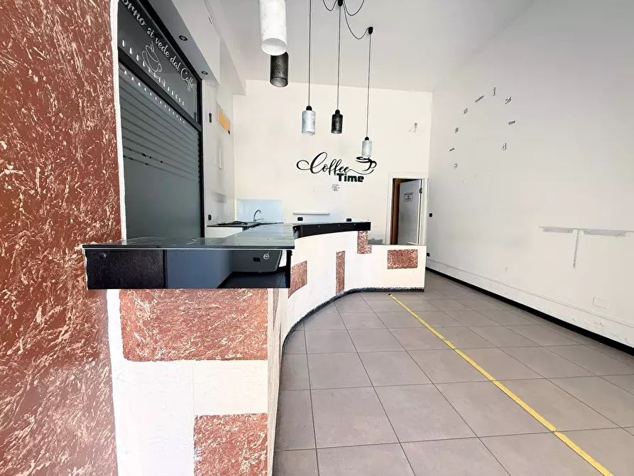 Immagine 6 di Locale commerciale in vendita  in Via Filisto a Siracusa