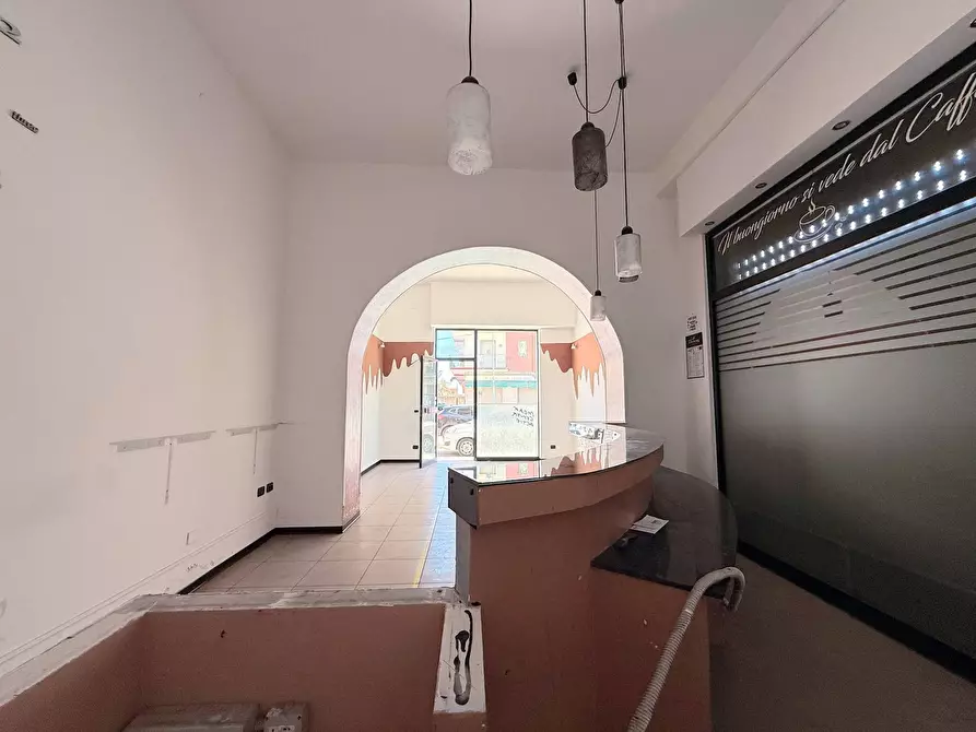 Immagine 9 di Locale commerciale in vendita  in Via Filisto a Siracusa