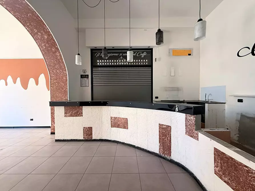 Immagine 12 di Locale commerciale in vendita  in Via Filisto a Siracusa