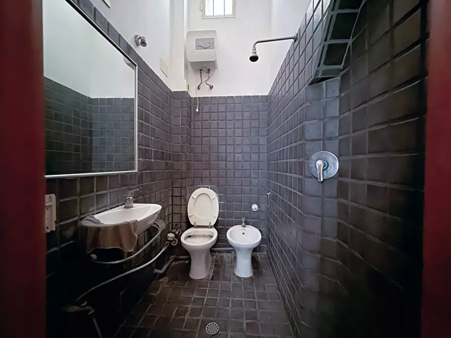 Immagine 13 di Locale commerciale in vendita  in Via Filisto a Siracusa