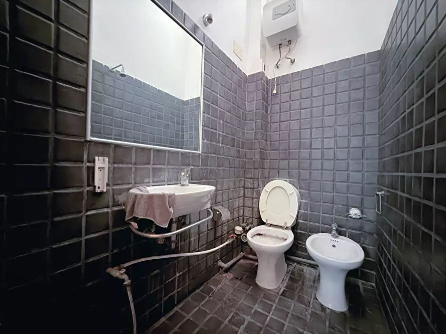 Immagine 14 di Locale commerciale in vendita  in Via Filisto a Siracusa