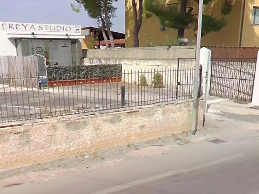 Immagine 2 di Locale commerciale in affitto  in Viale Epipoli a Siracusa