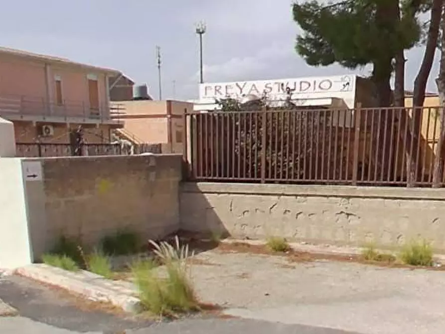 Immagine 3 di Locale commerciale in affitto  in Viale Epipoli a Siracusa