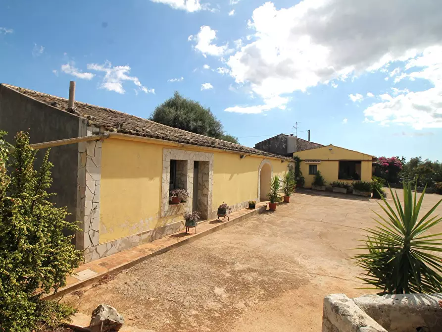 Immagine 3 di Villa in vendita  in Contrada Bagni snc a Buccheri