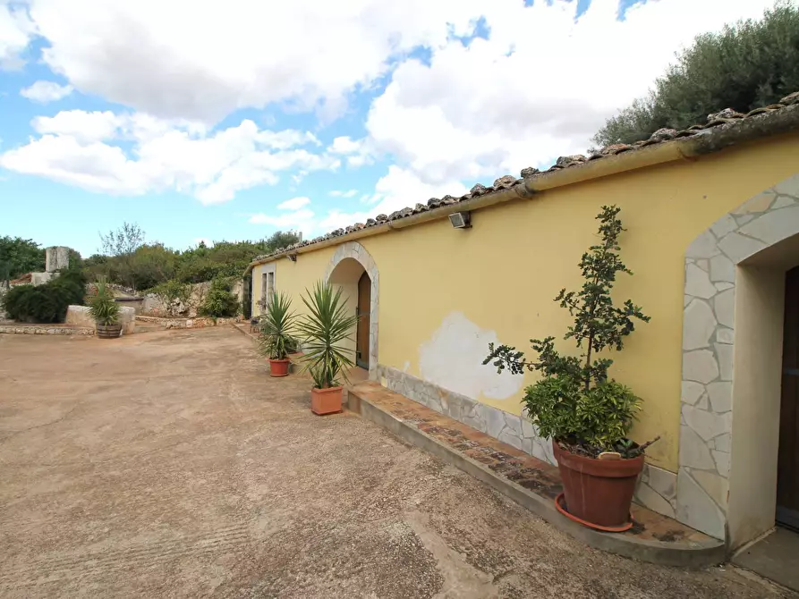 Immagine 7 di Villa in vendita  in Contrada Bagni snc a Buccheri