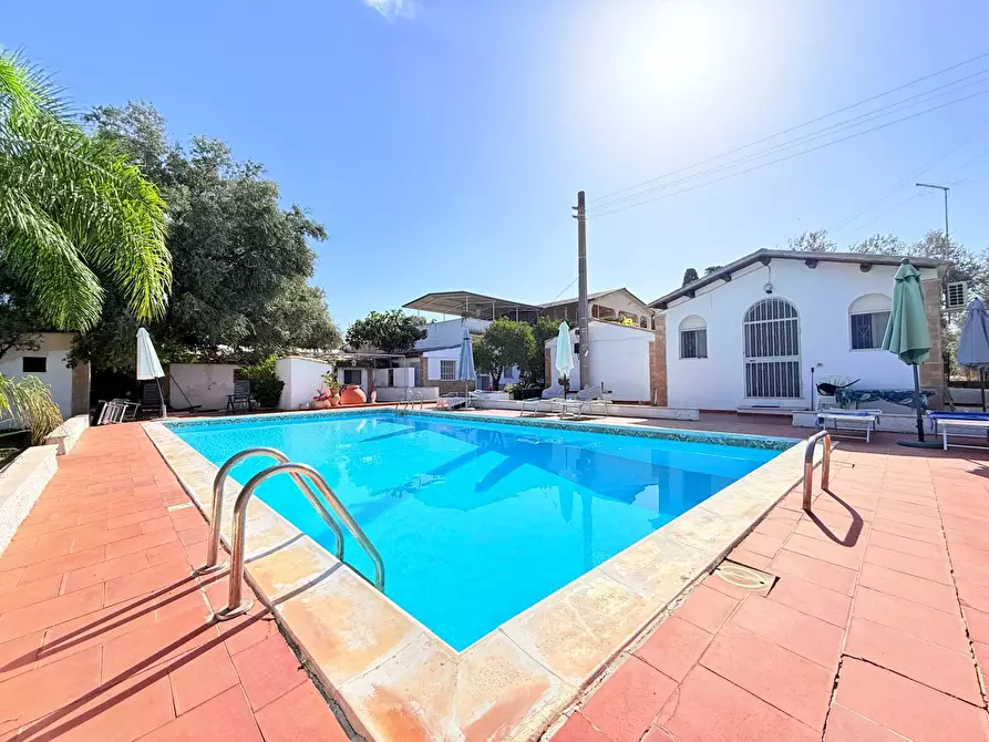 Immagine 2 di Villa in vendita  in STRADA PER OGNINA a Siracusa