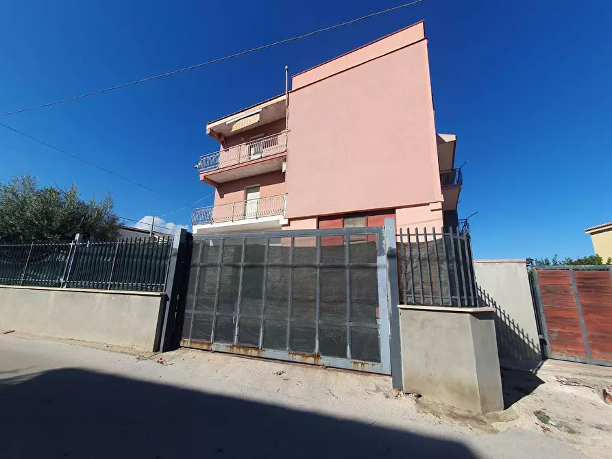 Immagine 1 di Magazzino in affitto  in Via Scicli a Siracusa