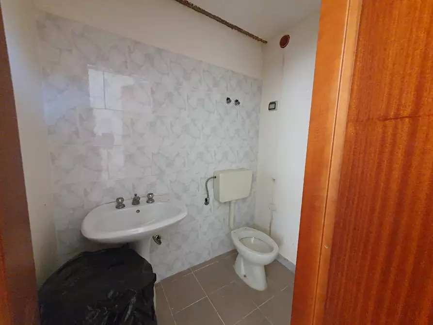 Immagine 5 di Magazzino in affitto  in Via Santa Maria Croce Camerina a Siracusa