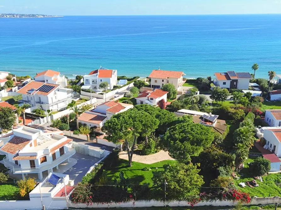 Immagine 5 di Villa in vendita  in Traversa Renella a Siracusa