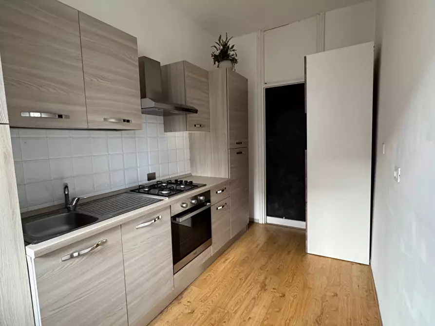 Immagine 4 di Appartamento in affitto  in via Lario a Milano