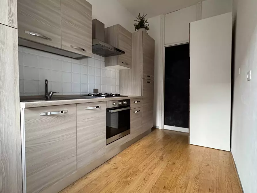 Immagine 5 di Appartamento in affitto  in via Lario a Milano