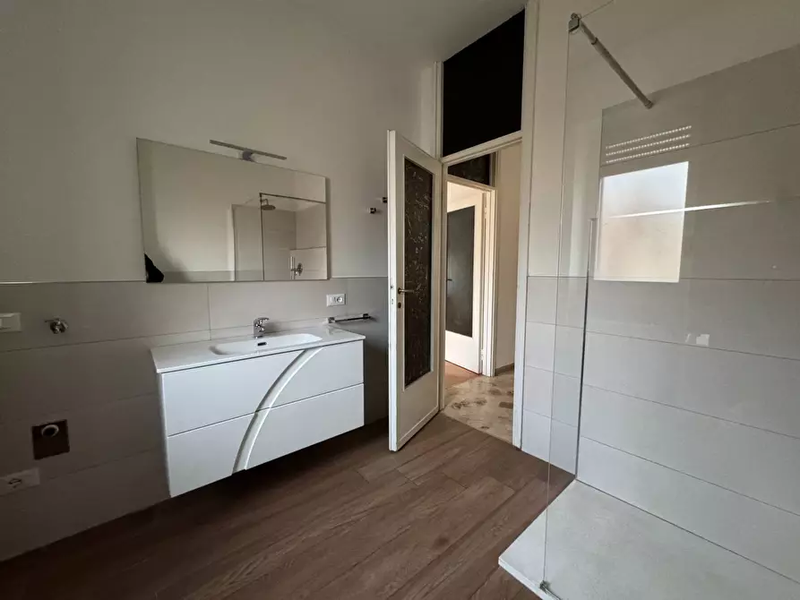 Immagine 11 di Appartamento in affitto  in via Lario a Milano