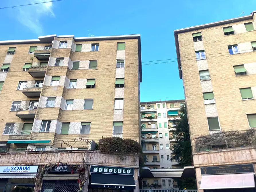 Immagine 11 di Appartamento in vendita  in VIA LARIO 13 a Milano