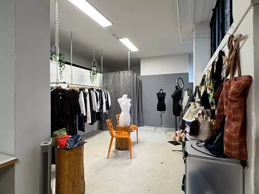 Immagine 2 di Ufficio in affitto  in Via Lario 17 a Milano