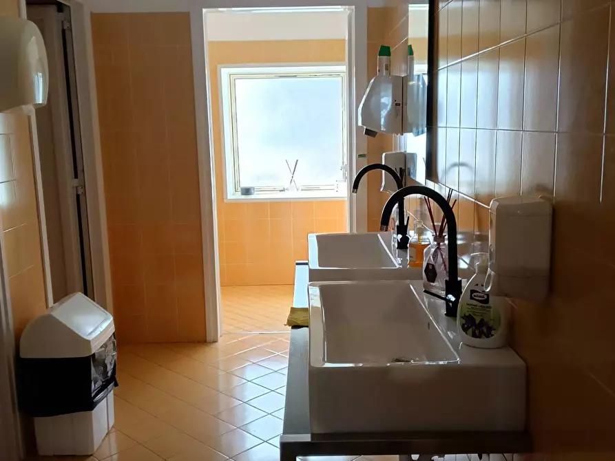 Immagine 19 di Attività commerciale in vendita  a San Donà Di Piave