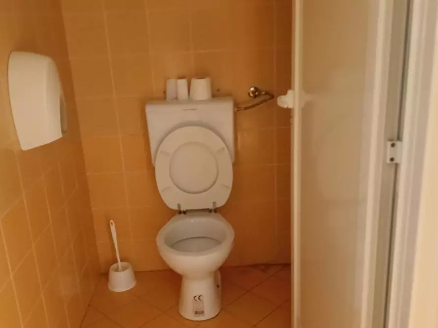 Immagine 20 di Attività commerciale in vendita  a San Donà Di Piave